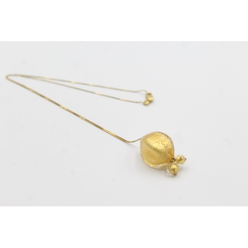 1039 - A 9ct gold foiled glass beaded lariat drop chain necklace - approx. gross weight 10.7 grams