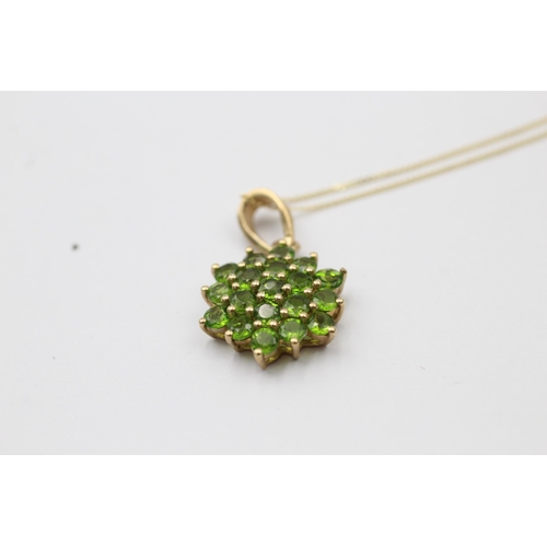 1043 - A 9ct gold peridot cluster pendant necklace - approx. gross weight 1.7 grams