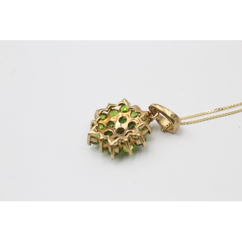 1043 - A 9ct gold peridot cluster pendant necklace - approx. gross weight 1.7 grams