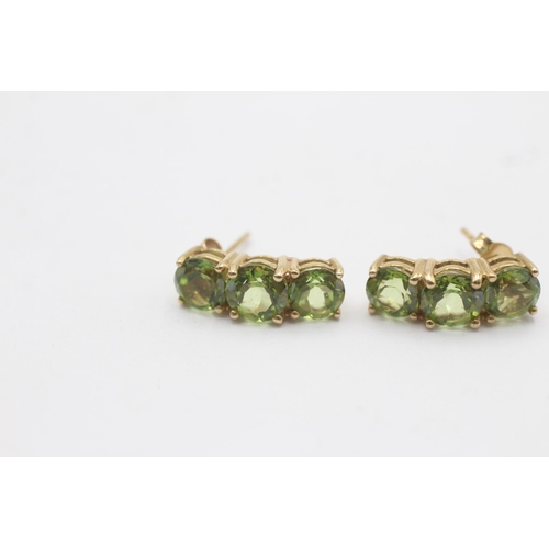 1052 - A pair of 9ct gold peridot earrings - approx. gross weight 3.4 grams