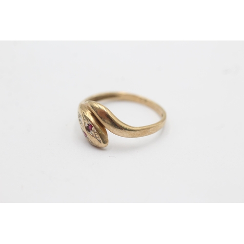 1054 - A 9ct gold diamond and ruby snake ring - approx. gross weight 1.7 grams