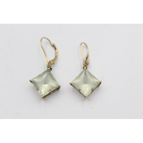 1055 - A pair of 9ct gold green quartz drop earrings - approx. gross weight 3.7 grams