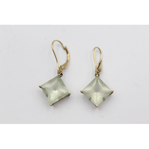 1055 - A pair of 9ct gold green quartz drop earrings - approx. gross weight 3.7 grams