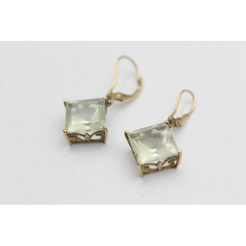 1055 - A pair of 9ct gold green quartz drop earrings - approx. gross weight 3.7 grams