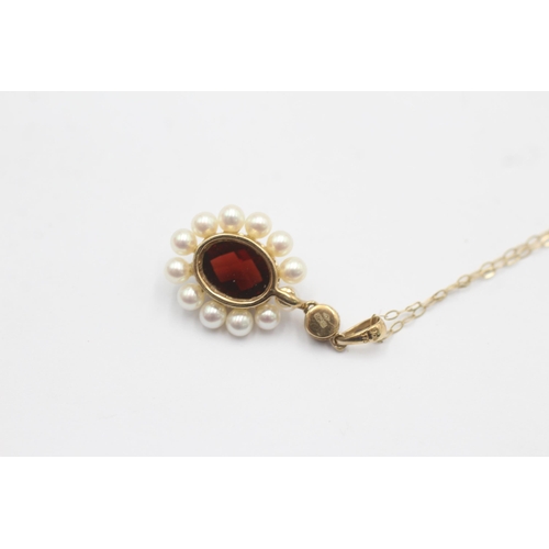 1070 - A 9ct gold faceted garnet and pearl cluster pendant necklace - approx. gross weight 2.9 grams