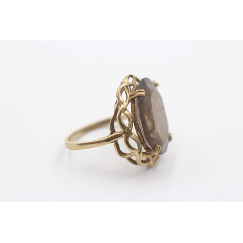 1109 - A 9ct gold smoky quartz ornate cocktail ring - approx. gross weight 4.3 grams