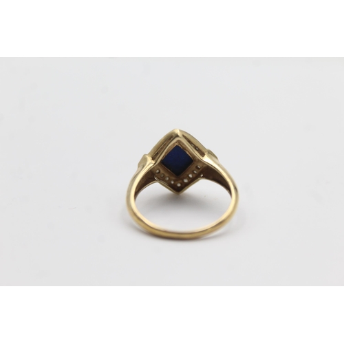 1112 - A 9ct gold lapis lazuli, sapphire and diamond stylised cluster ring, size O - approx. gross weight 2... 