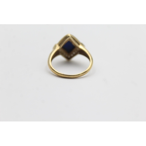 1112 - A 9ct gold lapis lazuli, sapphire and diamond stylised cluster ring, size O - approx. gross weight 2... 