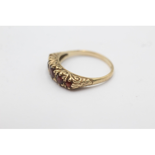 1125 - A 9ct gold garnet five stone gypsy setting ring - approx. gross weight 2.1 grams