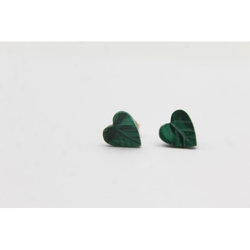 1144 - A pair of 9ct gold malachite carved heart earrings - approx. gross weight 1.6 grams