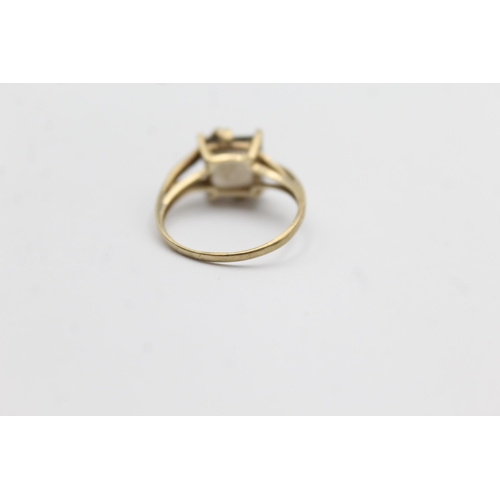 1145 - A 9ct gold smoky quartz and diamond stylised twist setting ring - approx. gross weight 2.3 grams