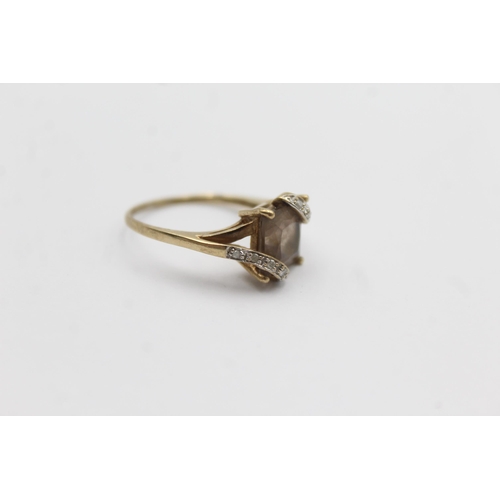 1145 - A 9ct gold smoky quartz and diamond stylised twist setting ring - approx. gross weight 2.3 grams