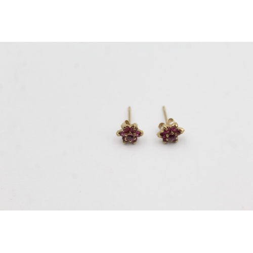 1147 - A pair of 9ct gold ruby star cluster earrings - approx. gross weight 0.6 grams