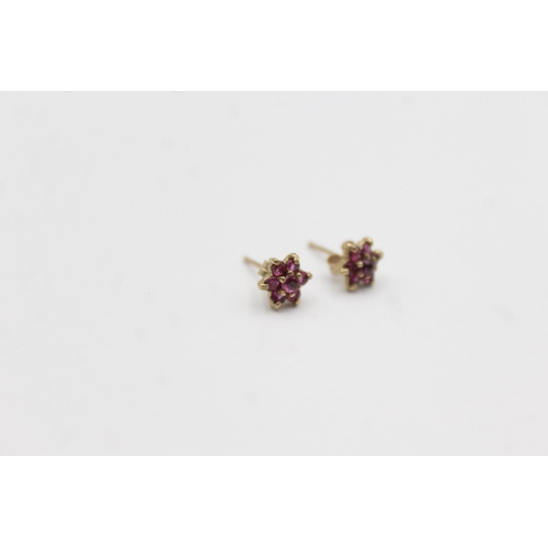 1147 - A pair of 9ct gold ruby star cluster earrings - approx. gross weight 0.6 grams