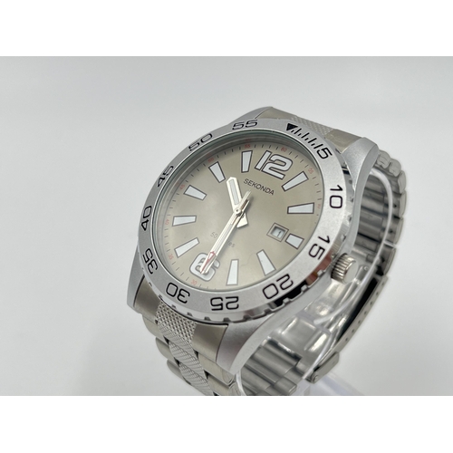 1242 - A Sekonda 3254 quartz 45mm men's wristwatch with date window and stainless steel bracelet