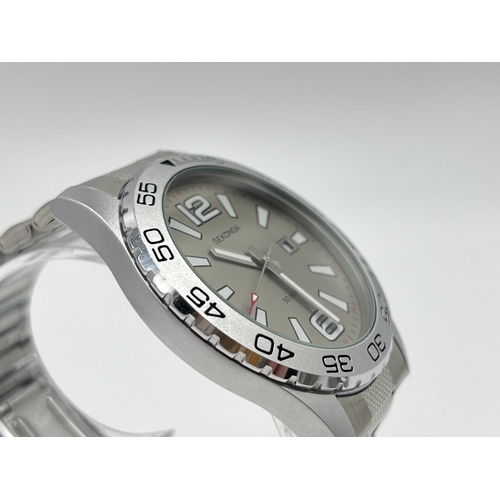 1242 - A Sekonda 3254 quartz 45mm men's wristwatch with date window and stainless steel bracelet