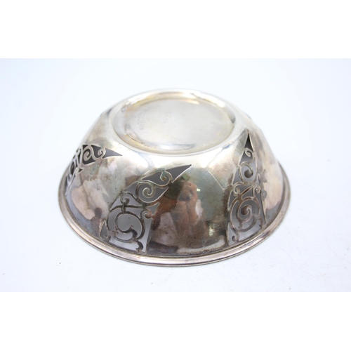 1262 - An Edwardian Roberts & Belk Ltd. hallmarked Sheffield silver bon bon dish, dated 1902 - approx. gros... 