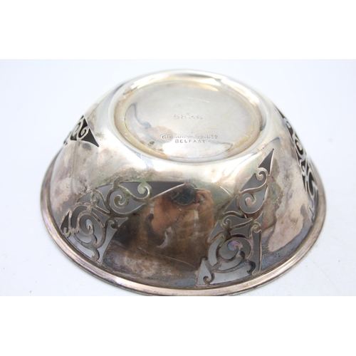 1262 - An Edwardian Roberts & Belk Ltd. hallmarked Sheffield silver bon bon dish, dated 1902 - approx. gros... 