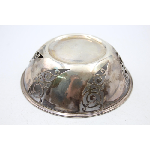 1262 - An Edwardian Roberts & Belk Ltd. hallmarked Sheffield silver bon bon dish, dated 1902 - approx. gros... 