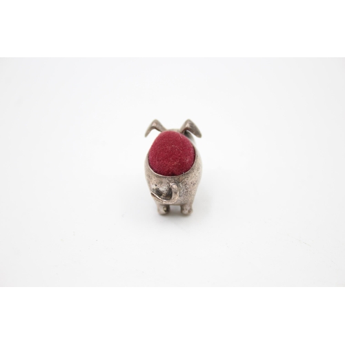 1292 - A .925 silver novelty pig pin cushion - approx. gross weight 10 grams