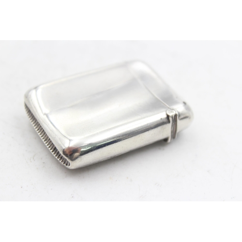 1297 - A Victorian hallmarked Birmingham silver vesta case, dated 1890 - approx. gross weight 26 grams