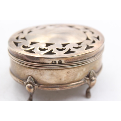 1301 - An Edwardian Henry Matthews hallmarked Birmingham silver trinket box, dated 1908 - approx. gross wei... 