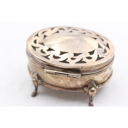 1301 - An Edwardian Henry Matthews hallmarked Birmingham silver trinket box, dated 1908 - approx. gross wei... 