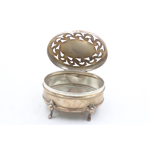 1301 - An Edwardian Henry Matthews hallmarked Birmingham silver trinket box, dated 1908 - approx. gross wei... 