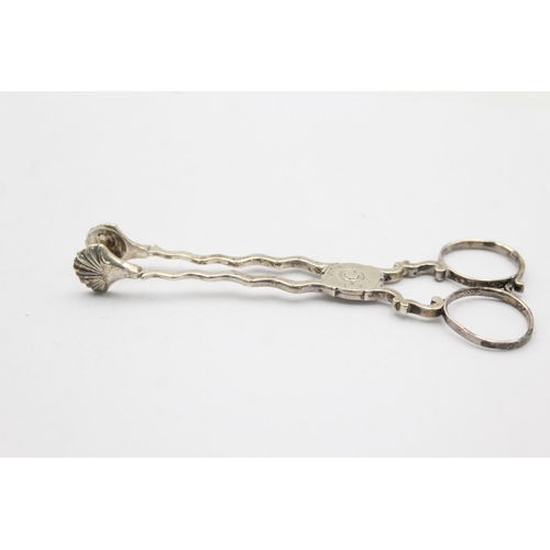 1303 - Two pairs of hallmarked silver sugar tongs - approx. gross weigh 55 grams