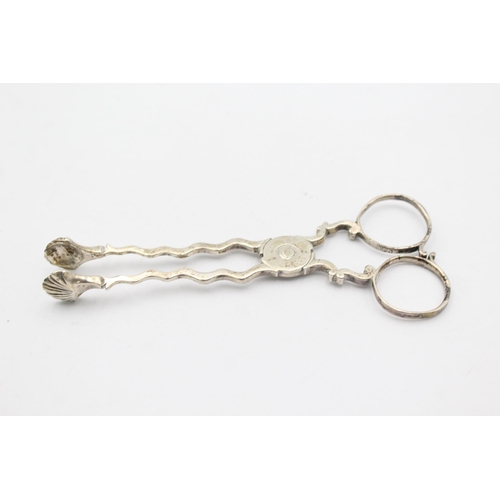 1303 - Two pairs of hallmarked silver sugar tongs - approx. gross weigh 55 grams