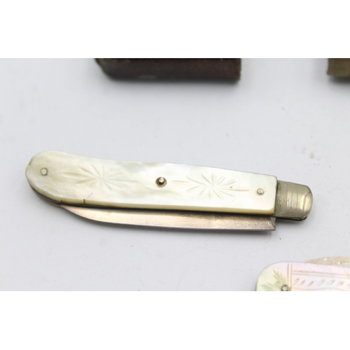 1309 - Three antique hallmarked .925 silver and mother of pearl knives - approx. gross weight 46 grams