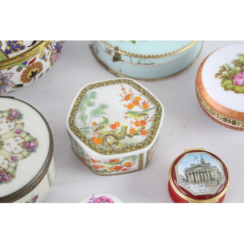 257 - A collection of ceramic and enamel trinket/pill boxes to include Halcyon Days etc.