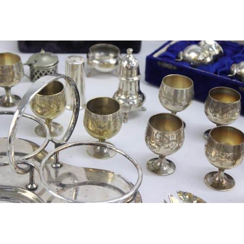 332 - A collection of metalware to include silver plate, Walker & Hall etc.