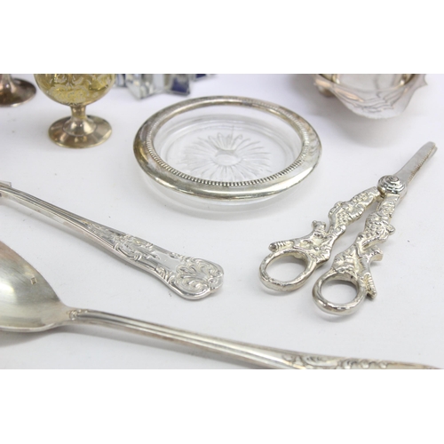 332 - A collection of metalware to include silver plate, Walker & Hall etc.