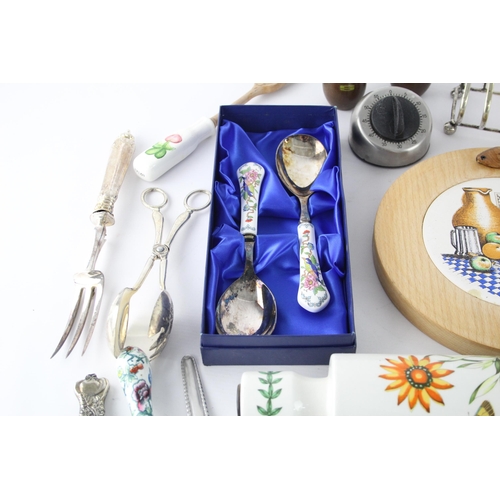 442 - A collection of vintage kitchenware to include Portmeirion Pottery rolling pin, Minton cake knife et... 