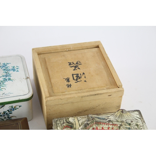 444 - A collection of vintage collectable tins to include Chinese, embossed, tea caddy etc.