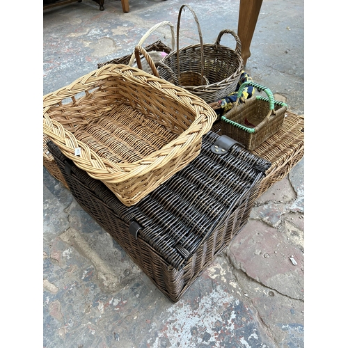 142 - Ten wicker baskets