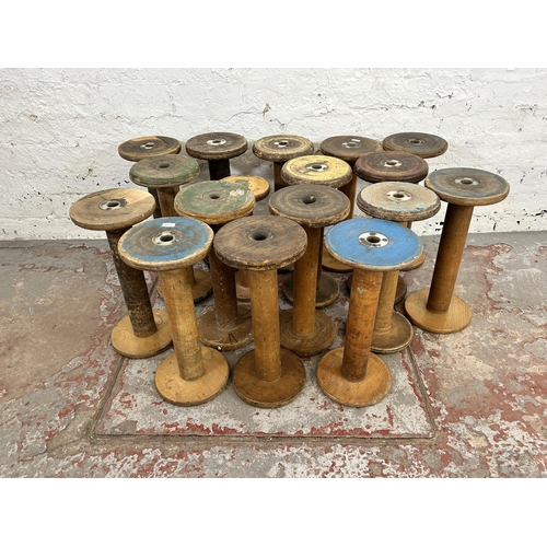 143 - Seventeen vintage Roberts & Hirst Ltd. Halifax Hydraft wooden industrial sewing spools