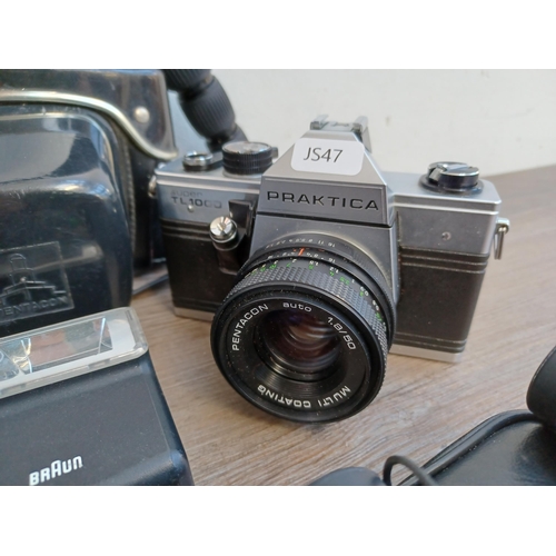 519 - A collection of items to include Pentacon Praktica Super TL1000 35mm SLR camera, Jessops TR200 carbo... 