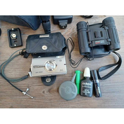 519 - A collection of items to include Pentacon Praktica Super TL1000 35mm SLR camera, Jessops TR200 carbo... 