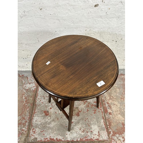 81 - An Edwardian inlaid mahogany circular top side table