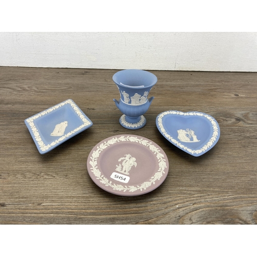 274 - Eight pieces of Wedgwood Jasperware to include pale blue circular pedestal bowl - approx. 20cm diame... 