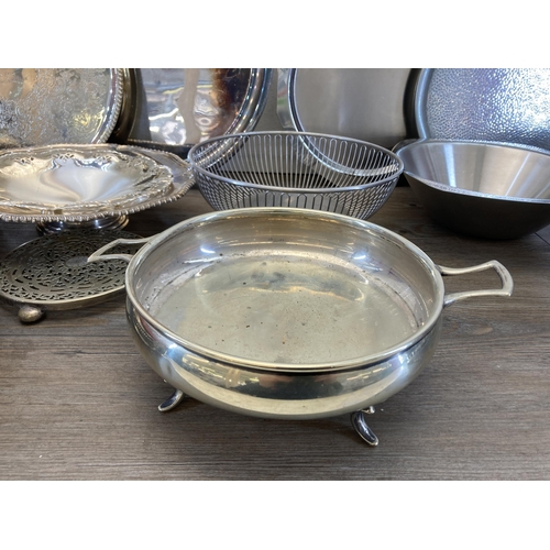 316 - A collection of metalware to include ECO hammered pewter tankard, Middle Eastern brassware, silver p... 