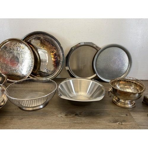 316 - A collection of metalware to include ECO hammered pewter tankard, Middle Eastern brassware, silver p... 