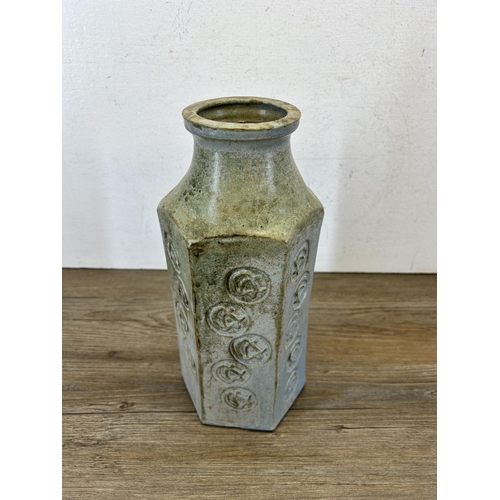 200 - A mid 20th century studio pottery vase, marked 'SB' to base - approx. 29cm high