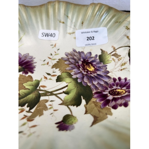 202 - Two pieces of late 19th/early 20th century ceramics, one Wiltshaw & Robinson Stoke on Trent Chrysant... 