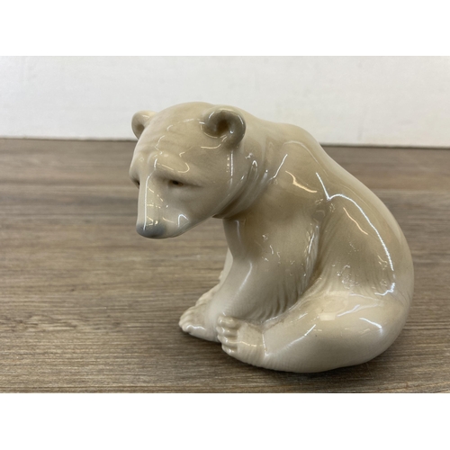 222 - A Lladro polar bear figurine - approx. 9cm high