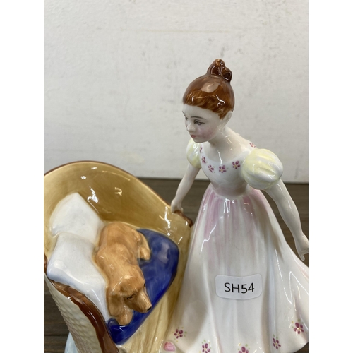 251 - A Royal Doulton Beat You To It figurine - HN2871