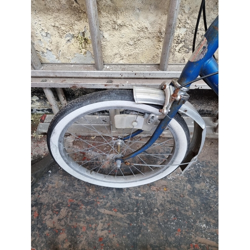 636 - A vintage Elswick folding bike