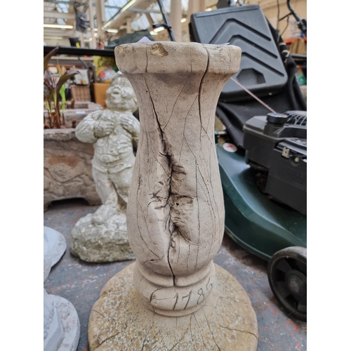 713 - A Melmar 1785 Range cast stone bird bath base